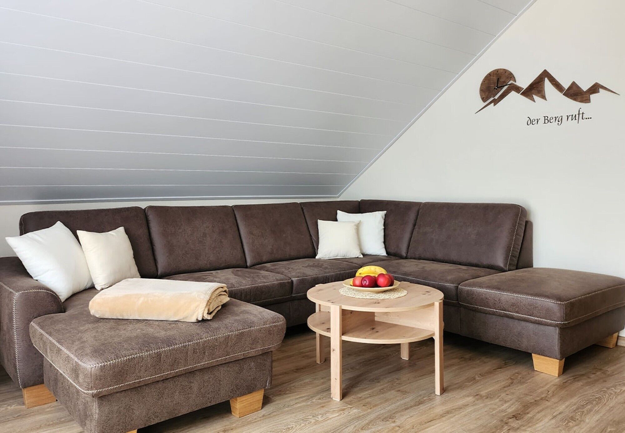 Televisión, reproductor de DVD, estéreo