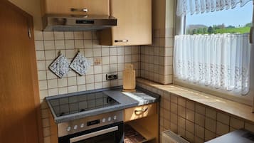 KylskÄp, mikrovÄgsugn, ugn och spishÀll