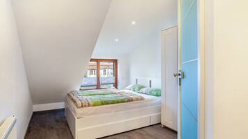 1 bedroom, free WiFi, bed sheets