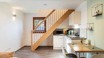 Fridge, microwave, stovetop, dishwasher