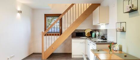 Fridge, microwave, stovetop, dishwasher