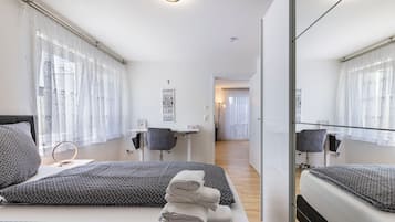 1 dormitori, escriptori, planxa i posts de planxar i wifi gratuïta