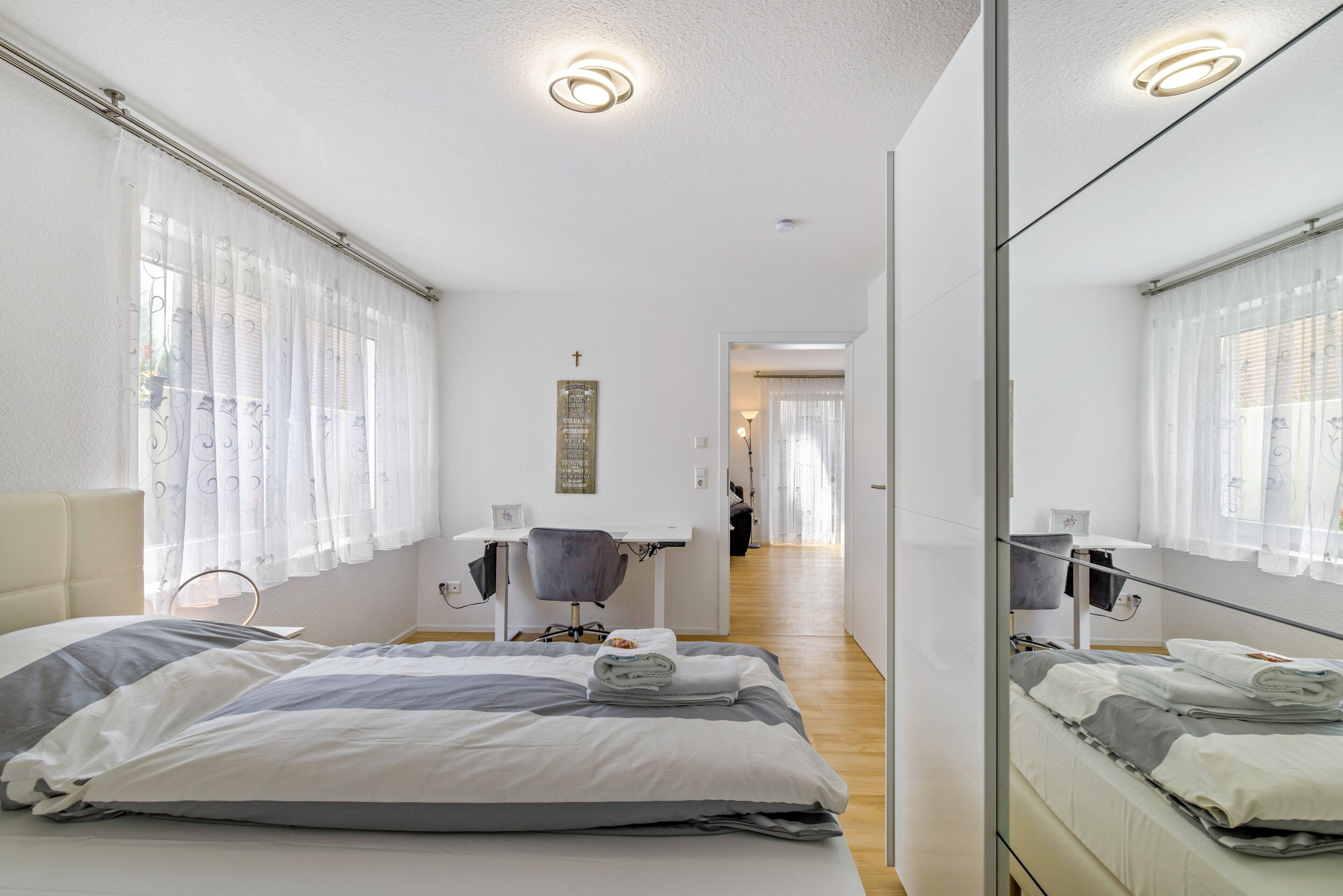 1 habitación, escritorio, tabla de planchar con plancha y wifi gratis 