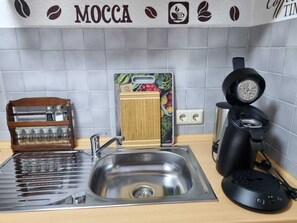 Fridge, microwave, oven, stovetop - Studio Apartment "Kuckuck" with Wi-Fi (Ohlsbach)