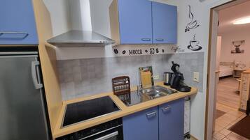 KylskÄp, mikrovÄgsugn, ugn och spishÀll