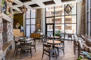 Dining - *Free Ski Rental* Ski-In / Ski-Out, Freshly Renovated Westgate Condo, Free Ski Valet & Shuttle (Park City)