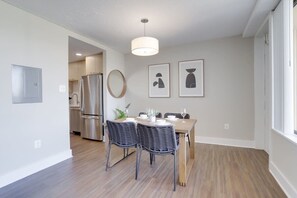 Dining - Comfort at Crystal City - Amazing Apartment W gym (Arlington)