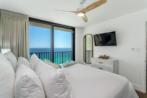 2 quartos, escrivaninha, ferros/tábuas de passar roupa