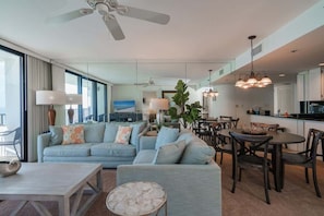 Smart TV, offices - Family Beachfront Corner Unit Sleeps 6 (Santa Rosa Beach)
