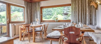 Beautiful group house, ski lift nearby