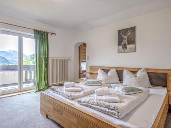 8 bedrooms, Internet