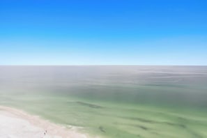 靠近海滩