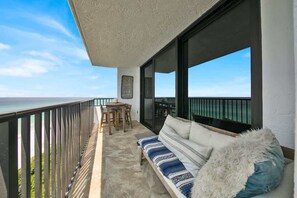 Outdoor dining - One Seagrove Place 0804 (Santa Rosa Beach)