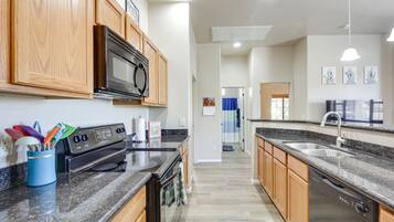 Fridge, microwave, stovetop, dishwasher