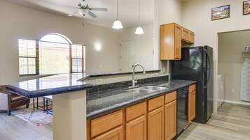 Fridge, microwave, stovetop, dishwasher