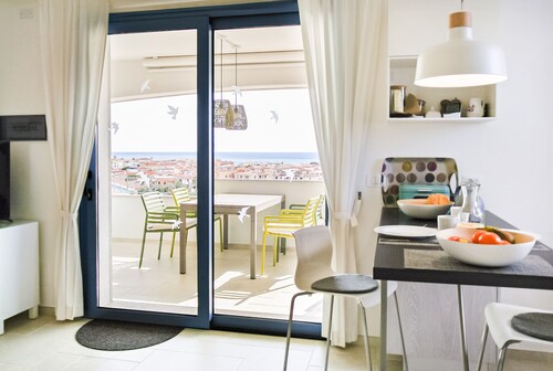 Holiday flat with balcony and sea view