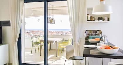 Holiday flat with balcony and sea view