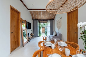 TV connectée de 42 pouces avec chaînes numériques, console de jeux vidéo