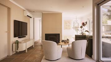 Smart TV, fireplace
