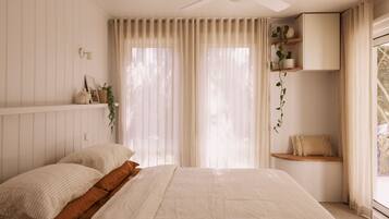 3 bedrooms, iron/ironing board, travel crib, free WiFi