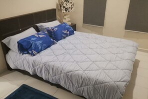 4 bedrooms, iron/ironing board, bed sheets