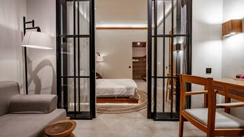 2 bedrooms, desk, iron/ironing board, WiFi