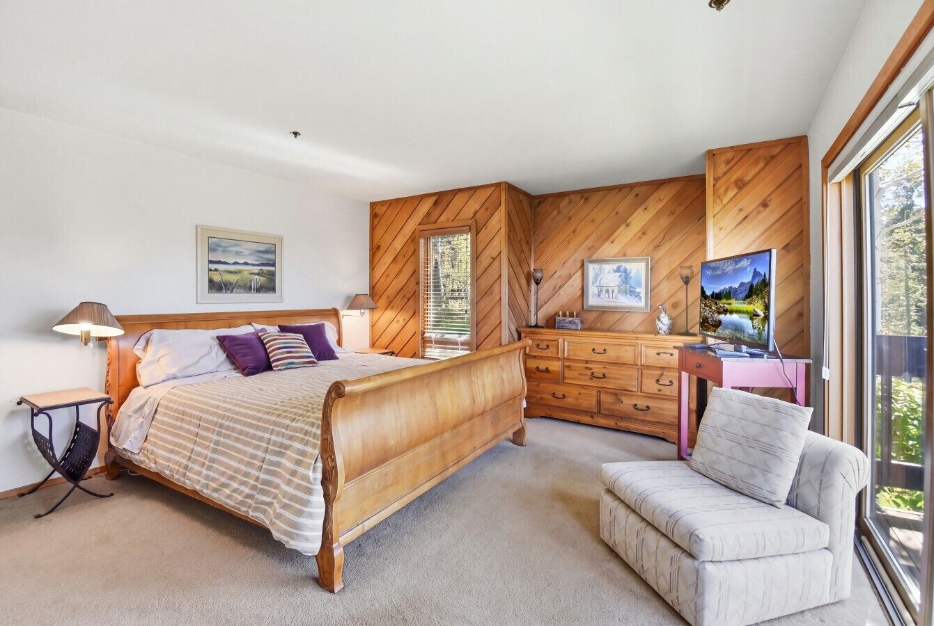 3 bedrooms, iron/ironing board, WiFi (free), bed sheets