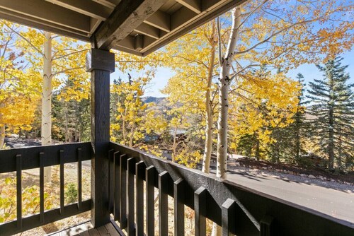 Ridgepoint 110 Ski Escape - New Listing - On Ski-Out Trail