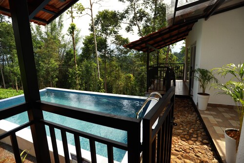 Tealawn Pool Villa , Munnar