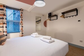 2 bedrooms, iron/ironing board, free WiFi - Harcourt 1A: 2BR Flat with Parking in Newark (Newark-on-Trent)