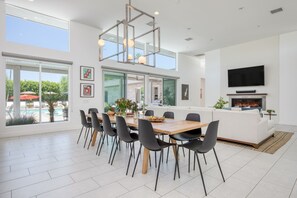 Dining - Polo Villa Buyout by AvantStay | 11 Villa Buyout! Sleeps 152! (La Quinta)