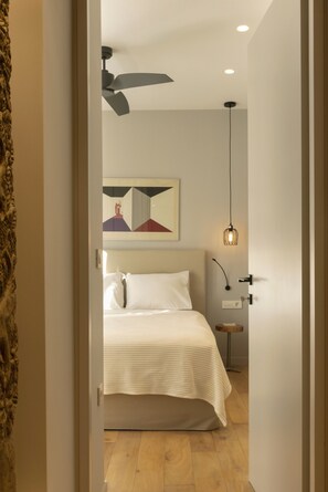 2 bedrooms, bed sheets