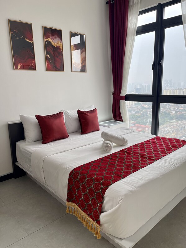 2 bedrooms, iron/ironing board, WiFi, bed sheets - 2 Bedroom Cozy Suite with Attached Bathrooms (Kuala Lumpur)