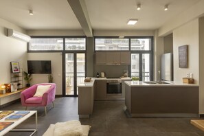 غسالة أطباق، ماكينة لصنع القهوة/الشاي، مستلزمات طهي/أطباق/أوعية