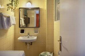 Apartment, 2 Bedrooms, 2 Bathrooms | Bathroom