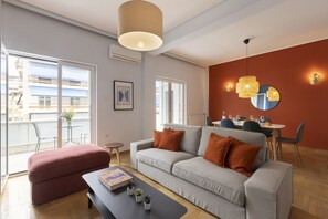 Apartamento, 2 quartos, 2 banheiros | Sala de estar