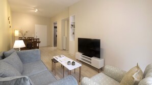 Appartement, 2 chambres, balcon | Salle de séjour