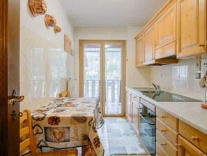 Fridge, microwave, oven, dishwasher - Condominio al Parco by Interhome (Canazei)