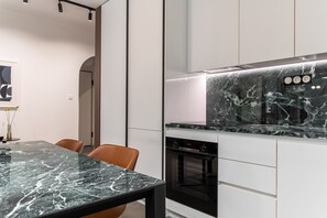 Dishwasher, coffee/tea maker, high chair, cookware/dishes/utensils - High-end Renov Apt With an Über Office (Athens)