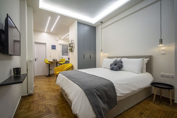 Bed sheets - Compact Comfort: A Capsule Studio (Athens)