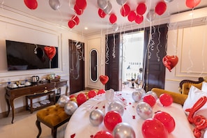 Deluxe Double Room | Premium bedding, minibar, desk, soundproofing - Royal Hotel - Sai Dong - Long Biên (Hanoi)
