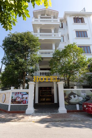 Front of property - Royal Hotel - Sai Dong - Long Biên (Hanoi)
