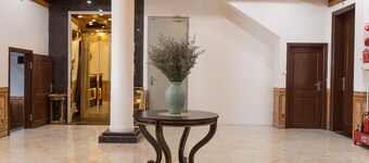 Royal Hotel - Sai Dong - Long Biên