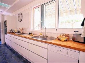 Køleskab, mikrobølgeovn, ovn, opvaskemaskine