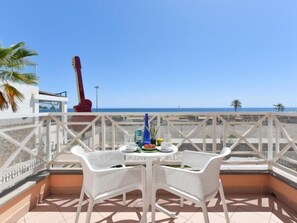 Outdoor dining - by VillaGranCanaria by Interhome (Playa del Inglés)