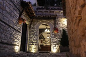 Front of property - Hotel Vila Aleksander (Berat)