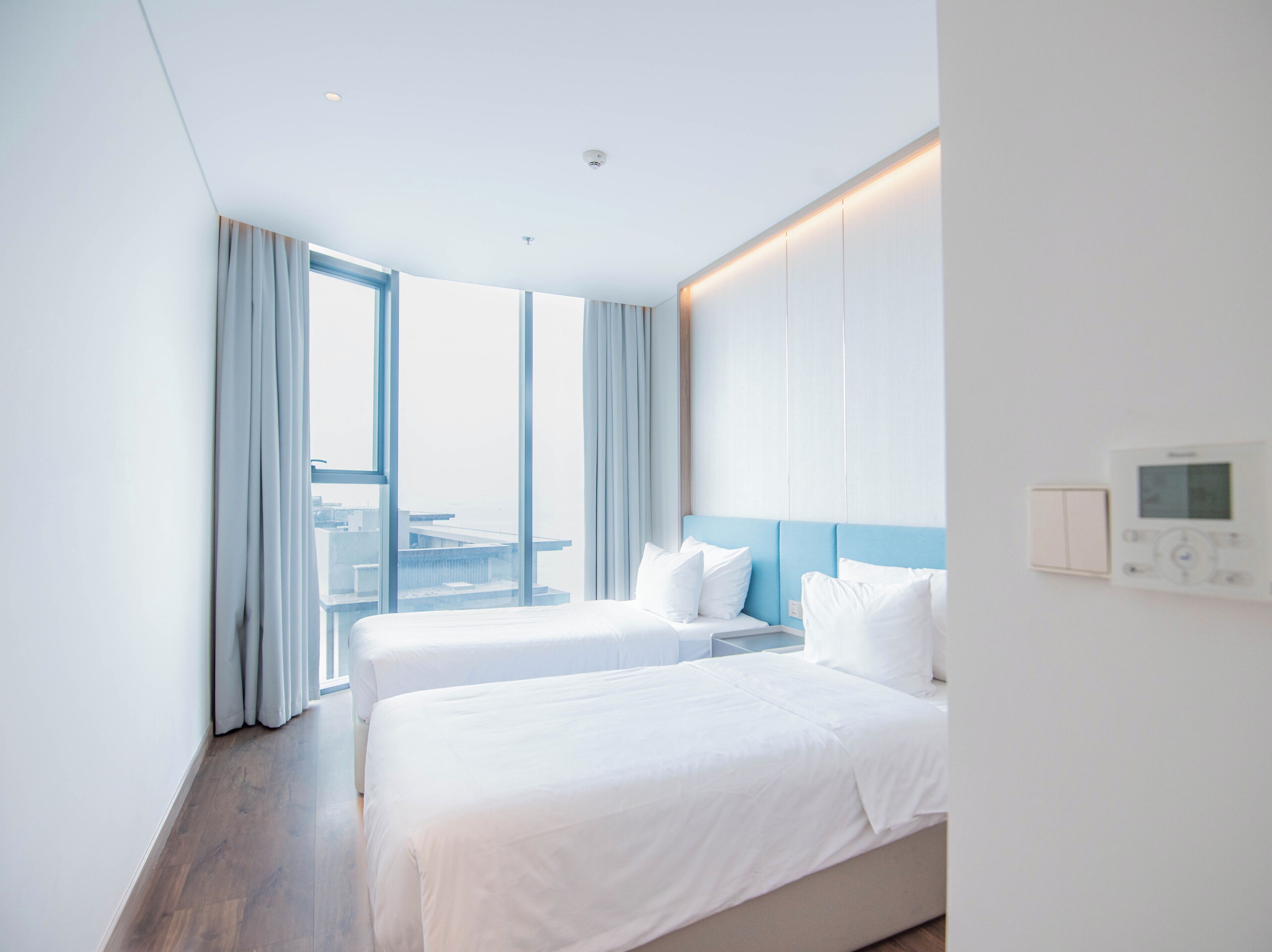 Egyptian cotton sheets, premium bedding, desk, soundproofing