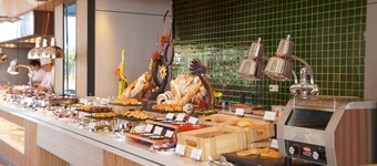 A La Carte Ha Long Bay Apartment Managed by Anstay Residence