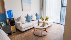 Studio – deluxe, utsikt mot bukt | Sengetøy i egyptisk bomull, sengetøy av topp kvalitet og skrivebord