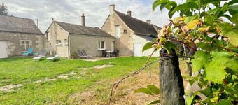 Casa rural con gran jardín, bicicletas, mascotas, limpieza incluida y Wi-Fi en Restigné